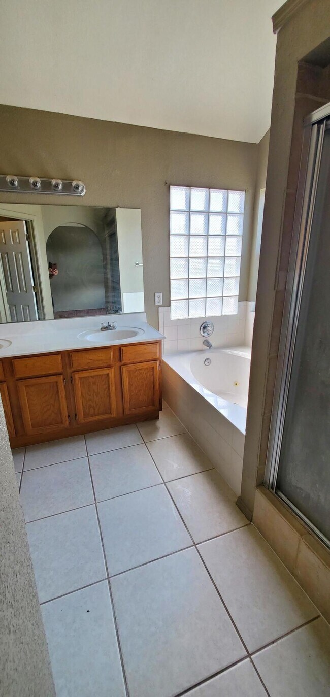 Building Photo - 12525 Tierra Cuervo Dr