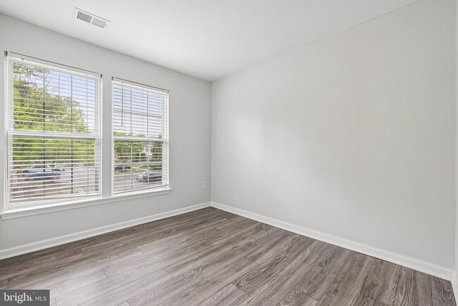 Building Photo - 8727 Thornbrook Dr
