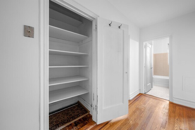 Building Photo - 100 E Palisade Ave