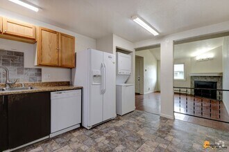 Building Photo - Charming 3 Bedroom Ranch Style Condo in Ea...