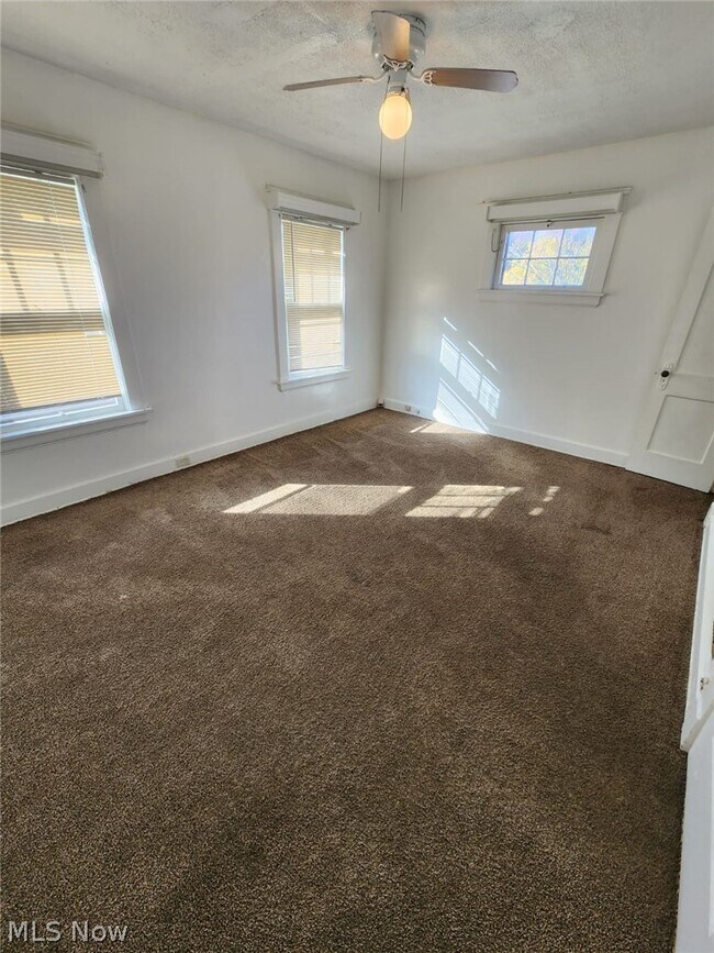 Building Photo - 2859 Avondale Ave