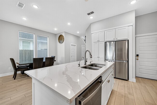 Primary Photo - 151 Nightshade St