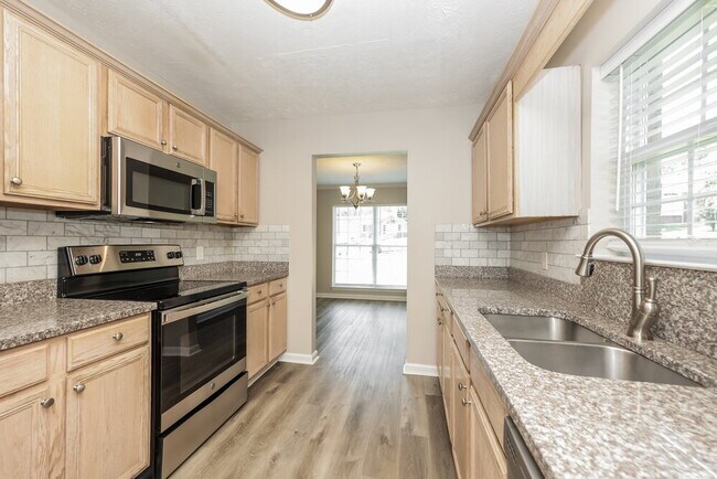 Building Photo - 200 Lake Forest Dr