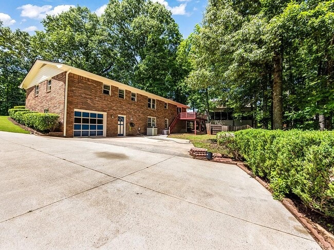 Building Photo - 1179 Pathfinder Rd
