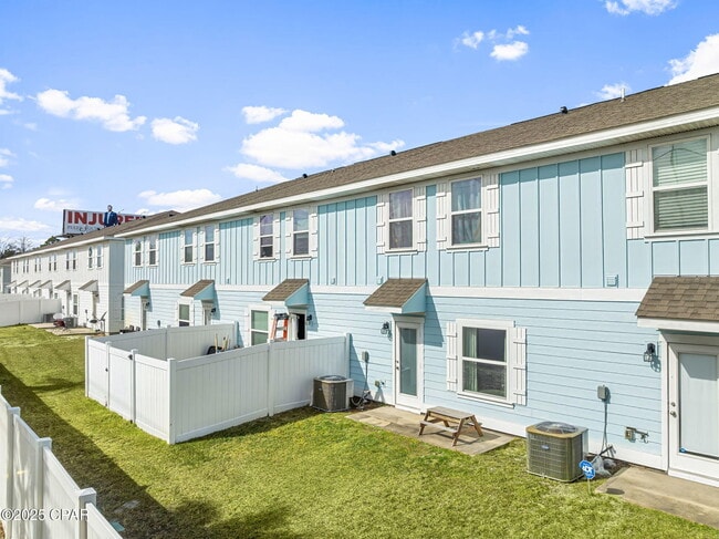 Building Photo - 7470 Shadow Lake Dr