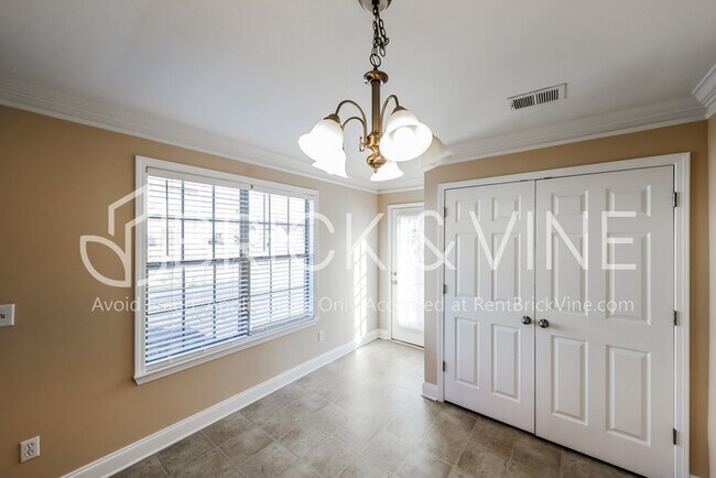 Building Photo - 229 Saratoga Ln