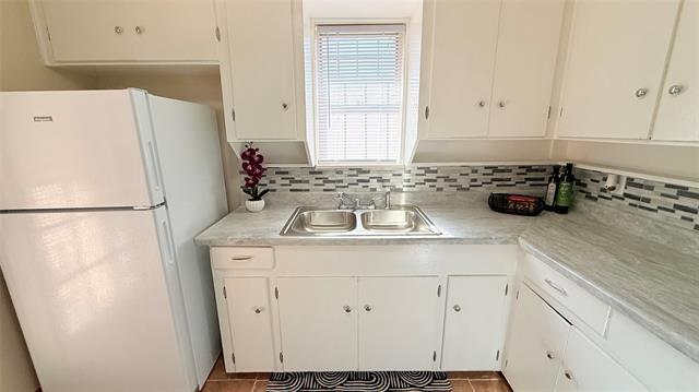 Building Photo - 1560 Danube Dr