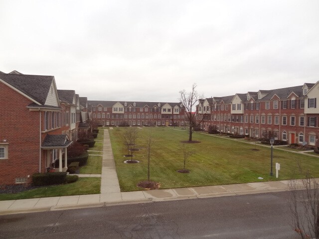 Building Photo - 45707 N Stonewood Rd