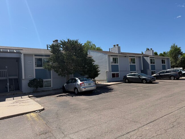 Building Photo - 4463 E Pikes Peak Ave