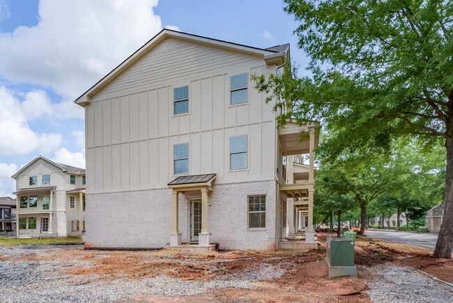Building Photo - $1600 per bedroom - Available August 2026 – 5BR/5.5BA Luxury Townhome Near UA & Bryant Denny Stadium