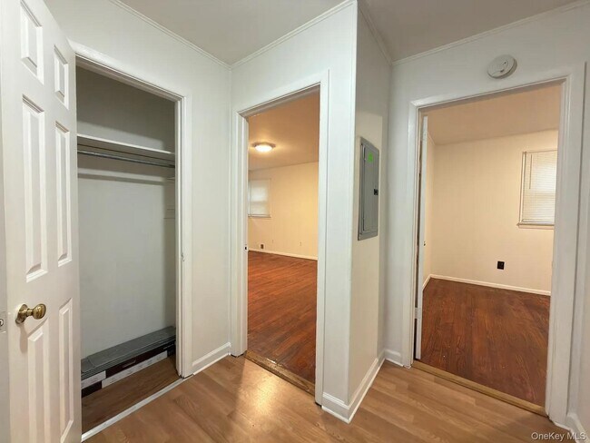 Building Photo - 18 Bedford Ave