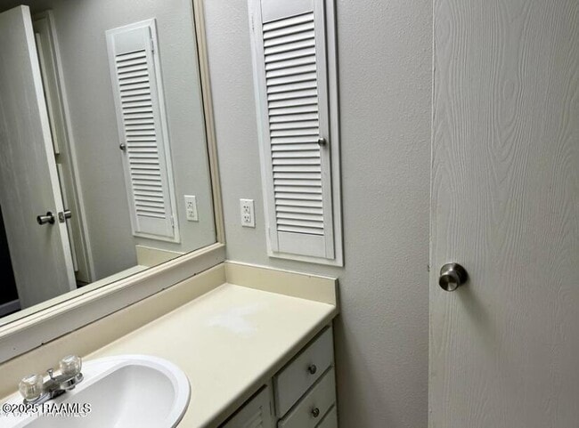 Building Photo - 200 Lodge Dr