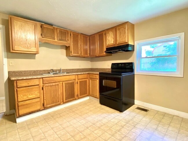 Building Photo - Cozy West Asheville Home with Fence
