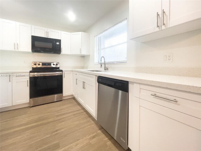 Building Photo - 7429 SW 14th Ct