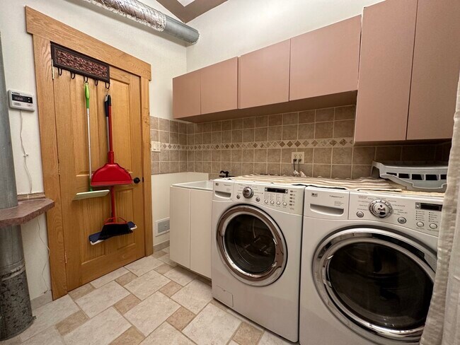 laundry room - 1700 N Windsor Dr