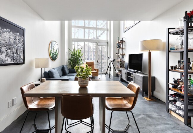 Building Photo - 201 W 72nd St