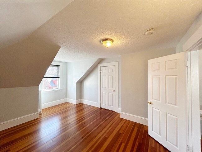 Building Photo - 80 Linden St