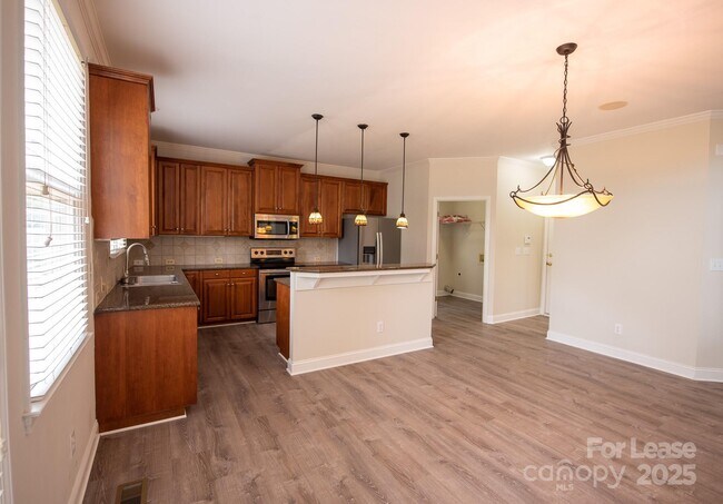 Building Photo - 247 Montibello Dr