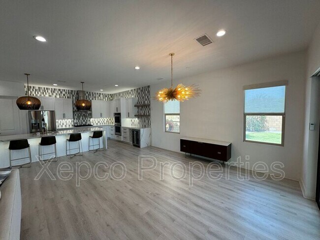 Building Photo - 74635 Tesla Dr