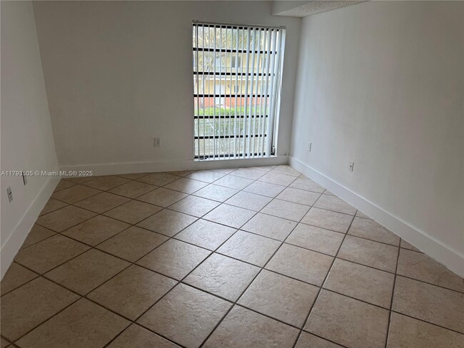 Building Photo - 9040 SW 125th Ave