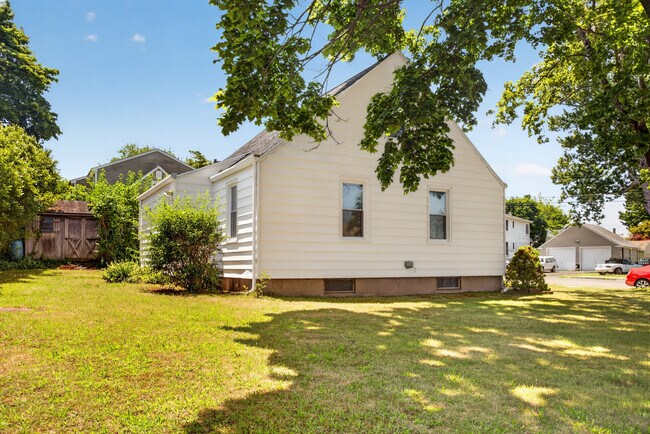 Building Photo - 47 Clearview Ave