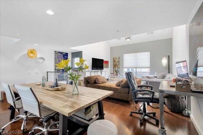 Building Photo - 2014 Pin Oak Ave