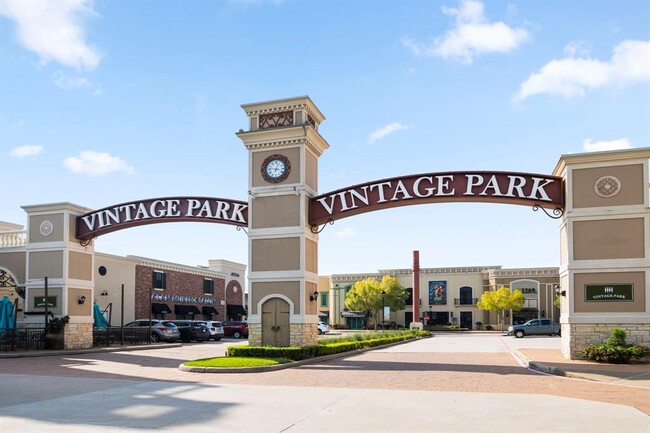 Building Photo - 16935 Valley Palms Dr