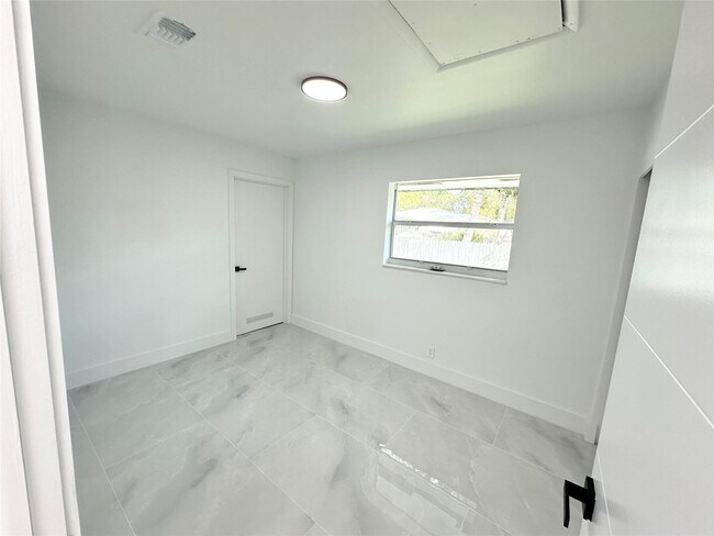 Building Photo - 2508 McKinley St