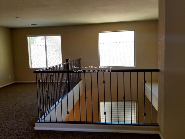 Building Photo - 4195 E Bonanza Rd