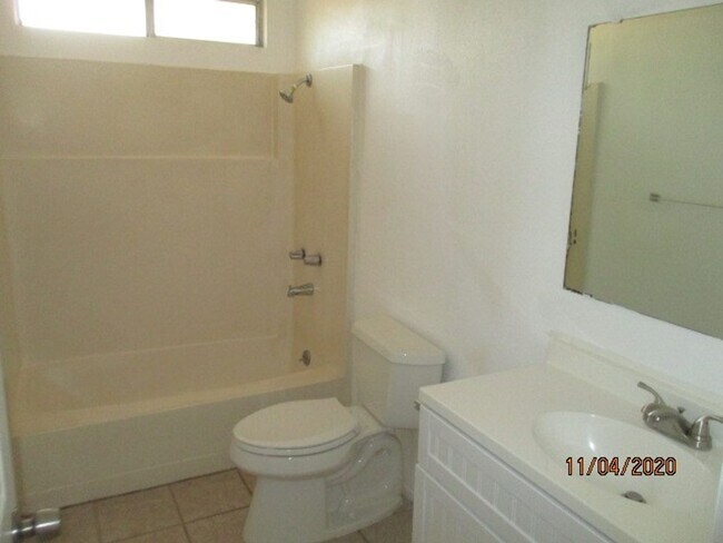 Building Photo - 2774
