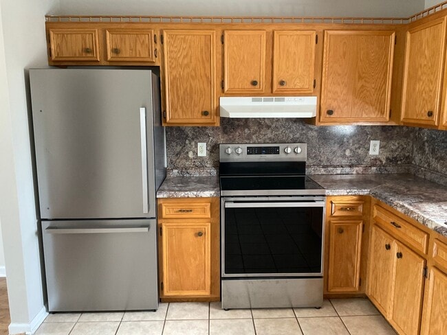 Building Photo - 382 TURNER St