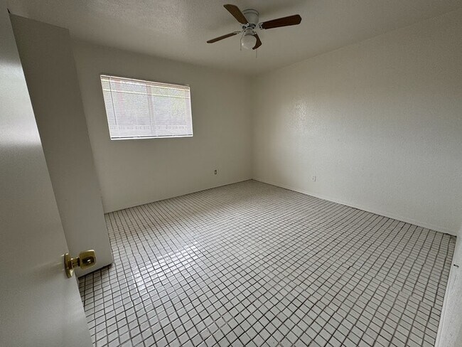 Building Photo - 5502 W Catalina Dr
