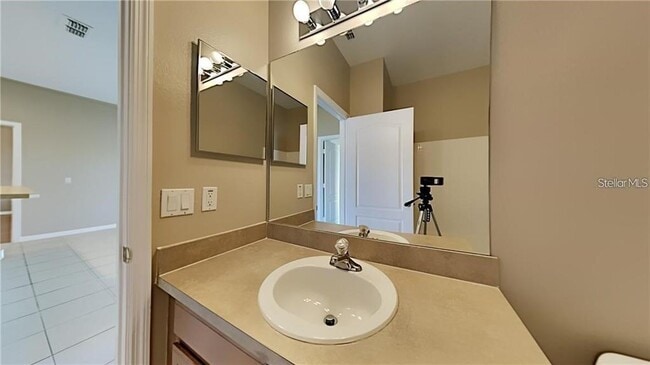 Building Photo - 876 Hacienda Cir
