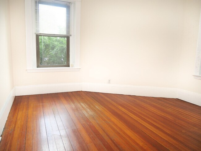 Primary Photo - 1378 Beacon St
