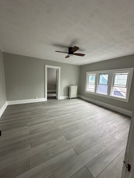 Building Photo - 3081 E Derbyshire Rd