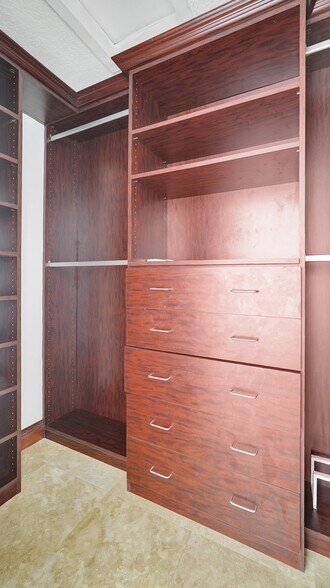 Building Photo - 1044 SE 6th Ct