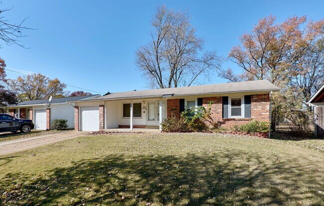 Building Photo - 2365 N Pointe Ln