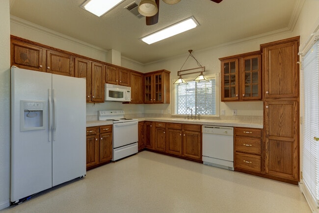 Building Photo - Home for rent in active 55+ community!