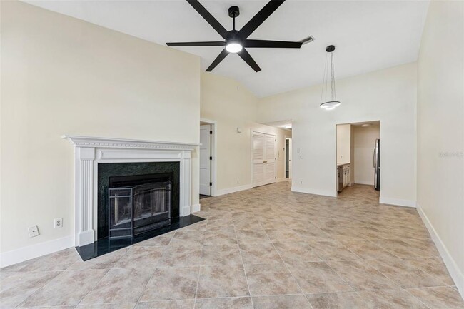Building Photo - 16117 Rambling Vine Dr E