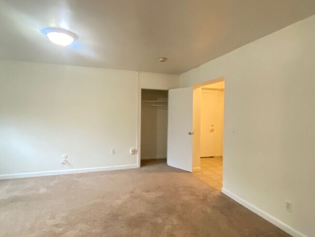 Building Photo - Nice 3 bed in Packards corner
