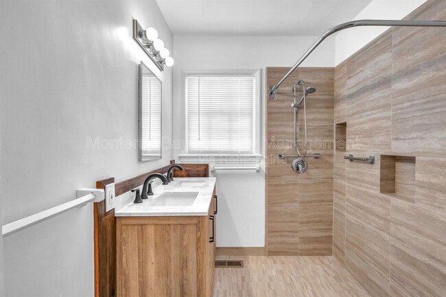 Building Photo - 84 Vía Del Pinar