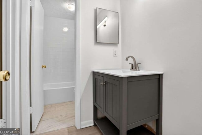 Building Photo - 8740 Roswell Rd