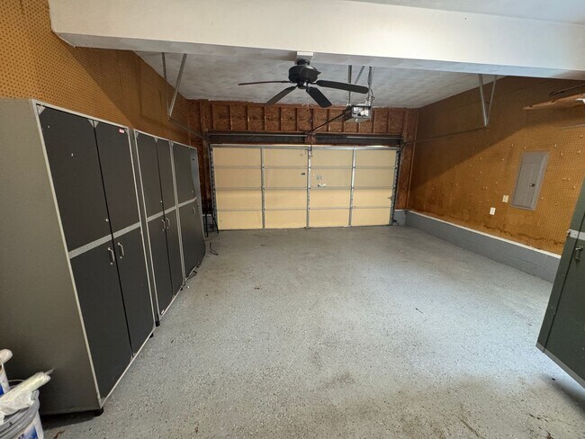 Building Photo - Location! 4 bedroom with garage convenient...