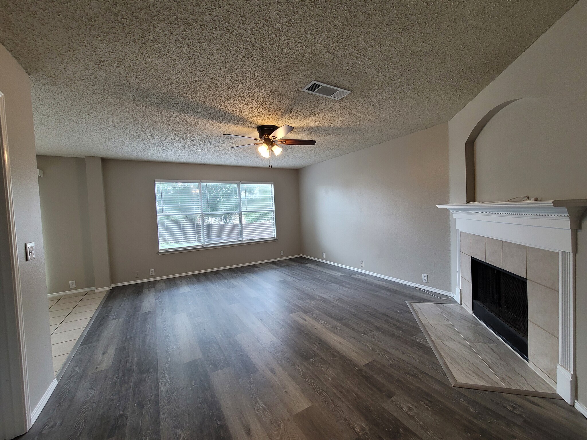 Building Photo - 4203 Falcon Dr