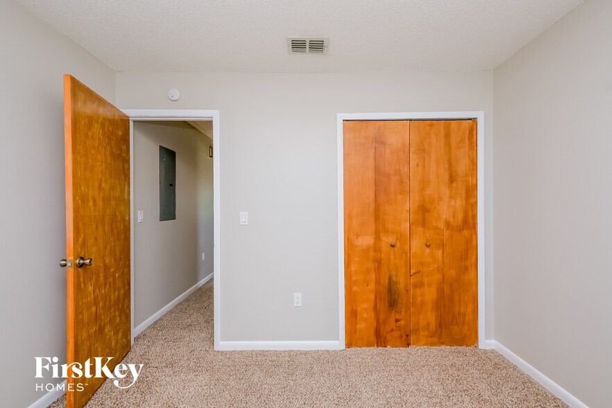 Building Photo - 2416 Timbercreek Loop W