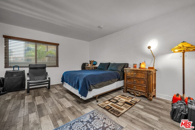 Building Photo - 5334 Lindley Ave