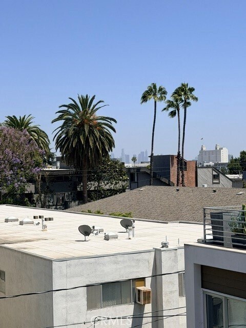 Building Photo - 1400 N Fuller Ave