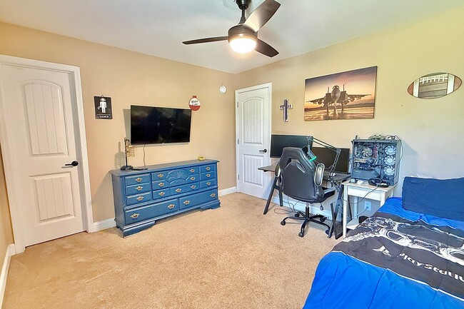 Building Photo - 470 Briarcrest Dr NE