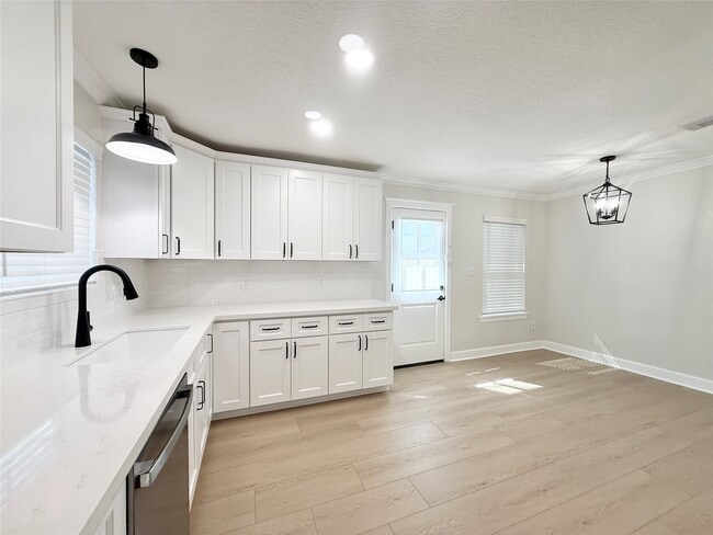 Building Photo - 1429 Northview Dr