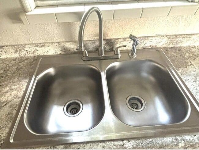 Building Photo - 2615 Laurel Ave